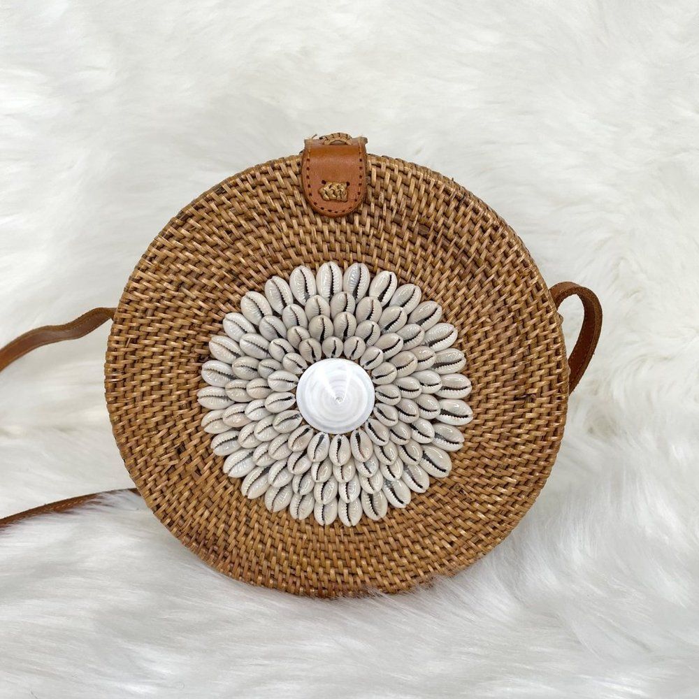 Circle Straw Wicker Tan Crossbody Bag Seashell Detailing Leather Strap